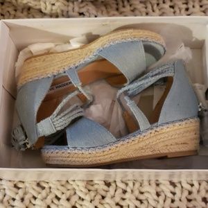 Kids Steve madden sandals.